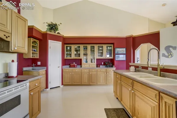 a kitchen that has a lot of cabinets in it