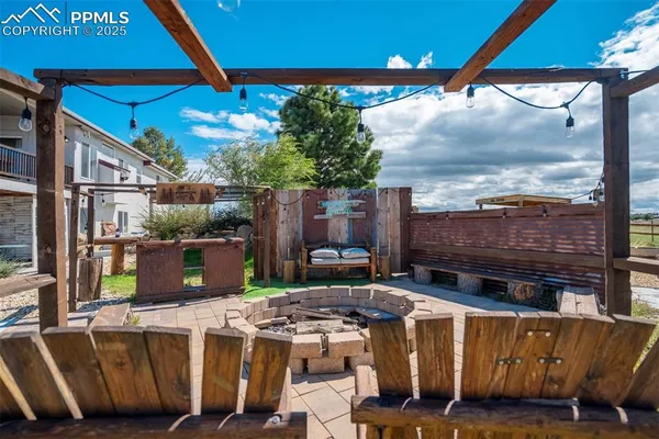 a view of an outdoor kitchen