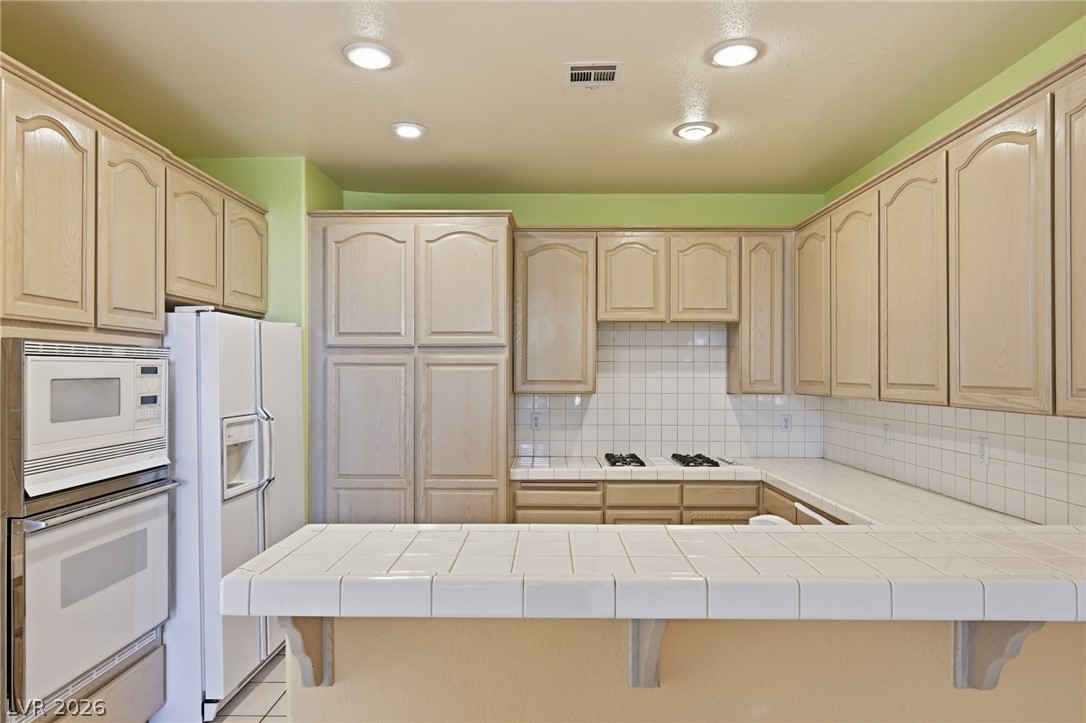 9236 Eagle Ridge Drive Las Vegas, NV 89134 - Photo 17 of 47