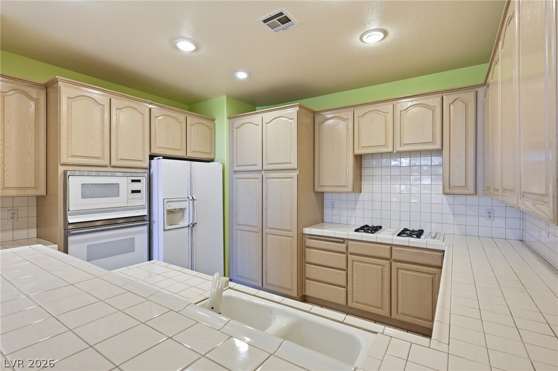 9236 Eagle Ridge Drive Las Vegas, NV 89134 - Photo 18 of 47