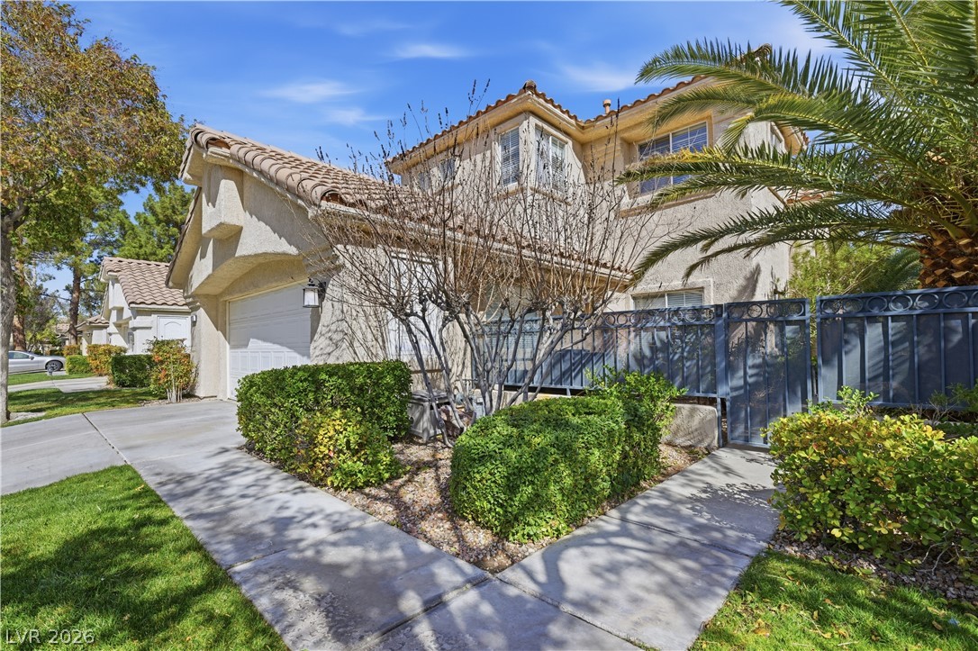 9236 Eagle Ridge Drive Las Vegas, NV 89134 - Photo 4 of 47