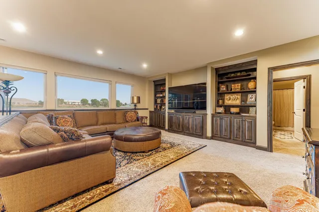 $949,900 | 3606 North Beach Club Circle, Wichita, KS 67205