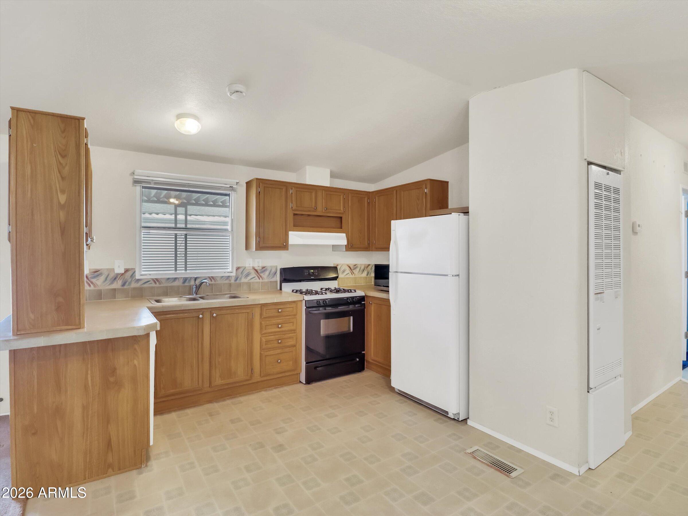 301 South Signal Butte Road, Unit 827 Apache Junction, AZ 85120 - Photo 6 of 29 11-301 S Signal Butte Road-11