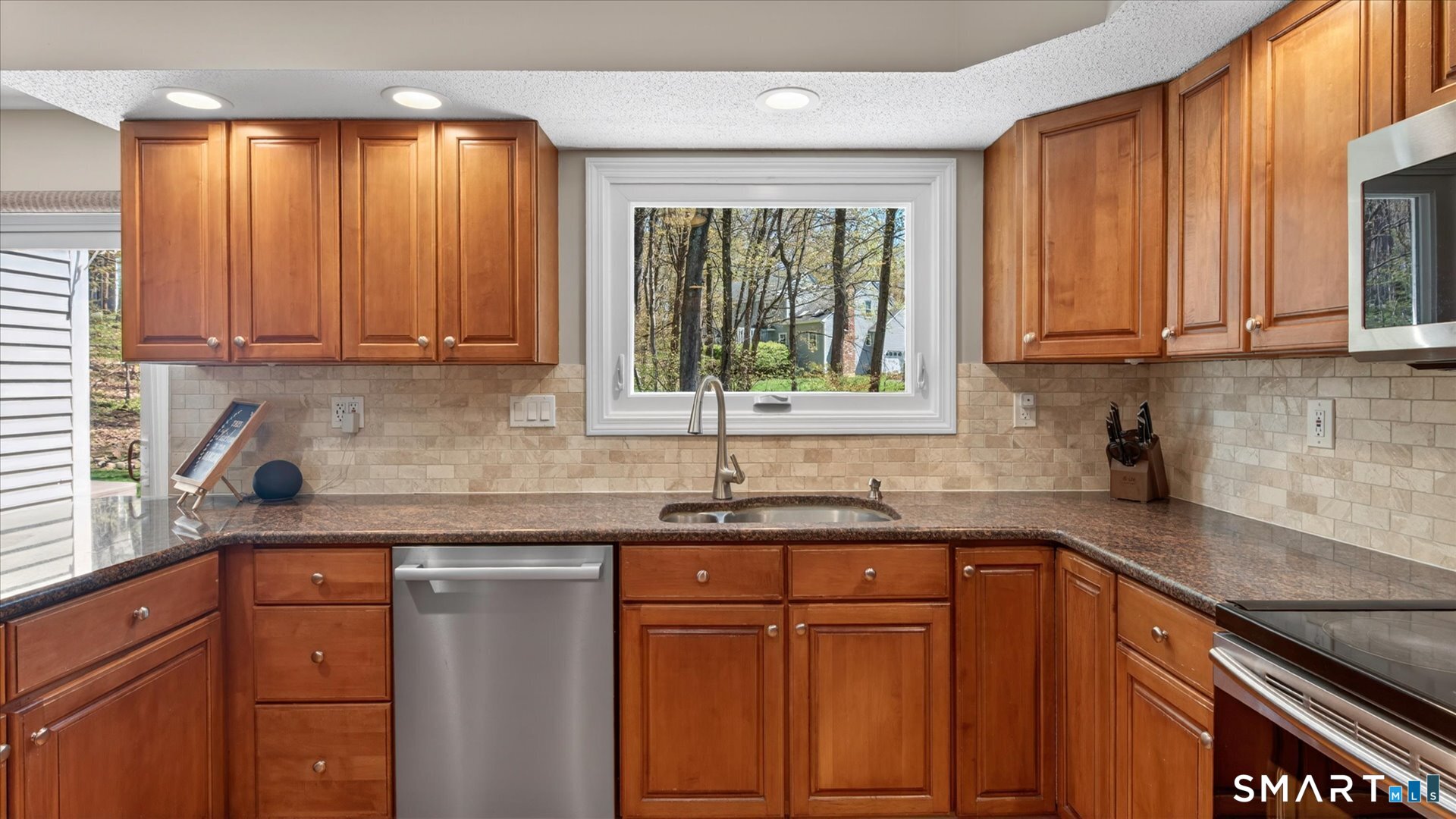 7 Village View Lane Farmington, CT 06085 - Photo 10 of 40