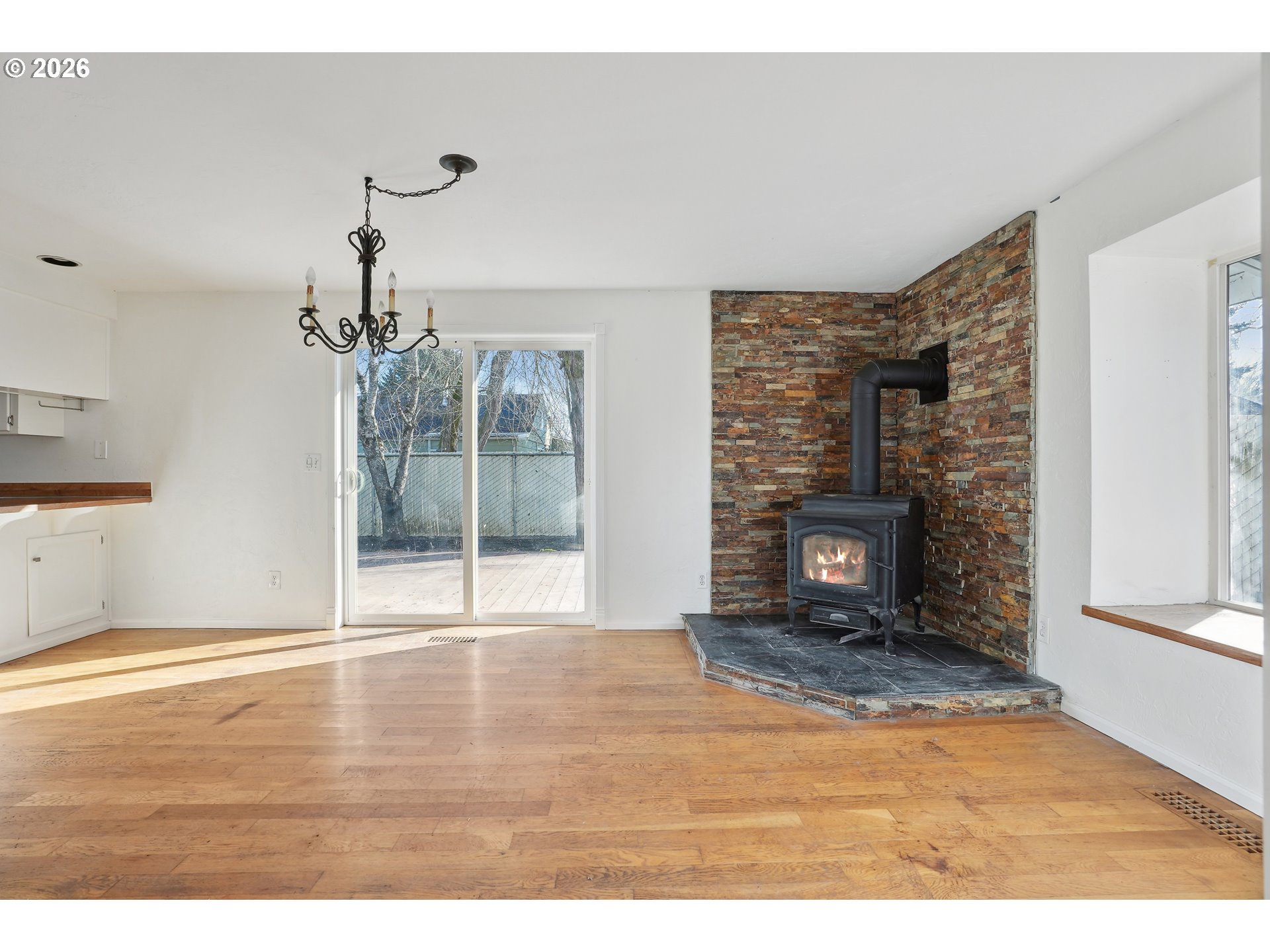 495 Angelee Court Lebanon, OR 97355 - Photo 11 of 32