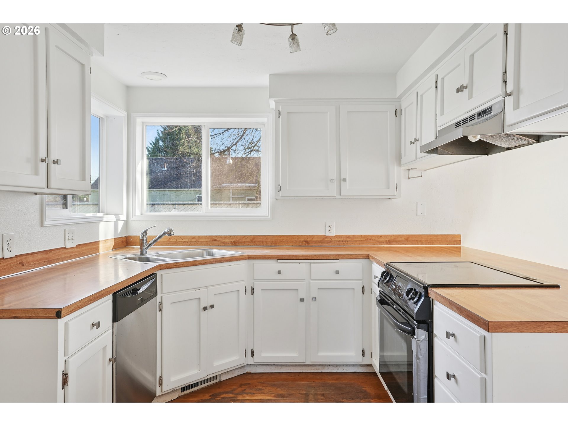 495 Angelee Court Lebanon, OR 97355 - Photo 15 of 32