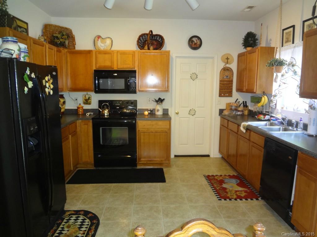8926 Chalkstone Road Charlotte, NC 28216 - Photo 6 of 24 Gallery Image 6