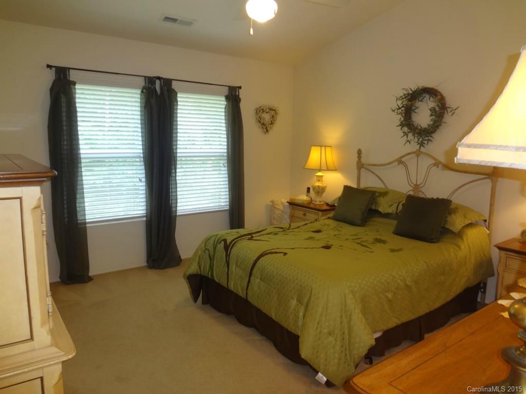 8926 Chalkstone Road Charlotte, NC 28216 - Photo 8 of 24 Gallery Image 8