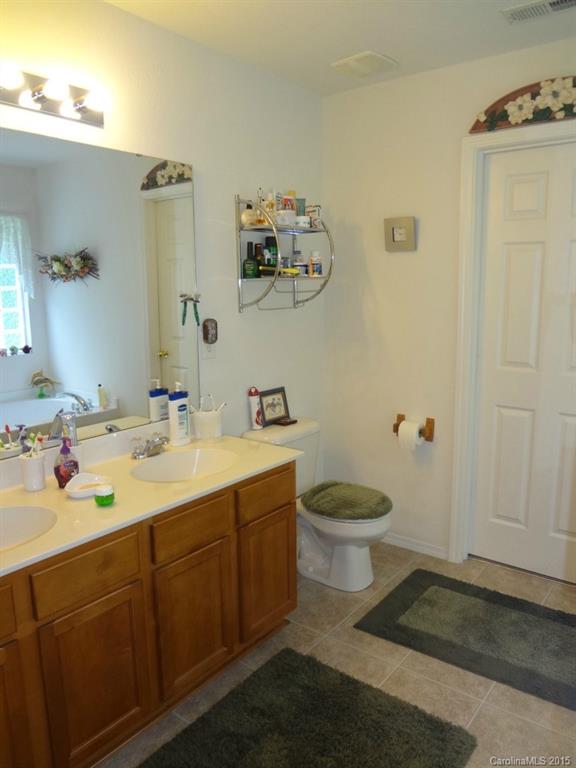 8926 Chalkstone Road Charlotte, NC 28216 - Photo 9 of 24 Gallery Image 9
