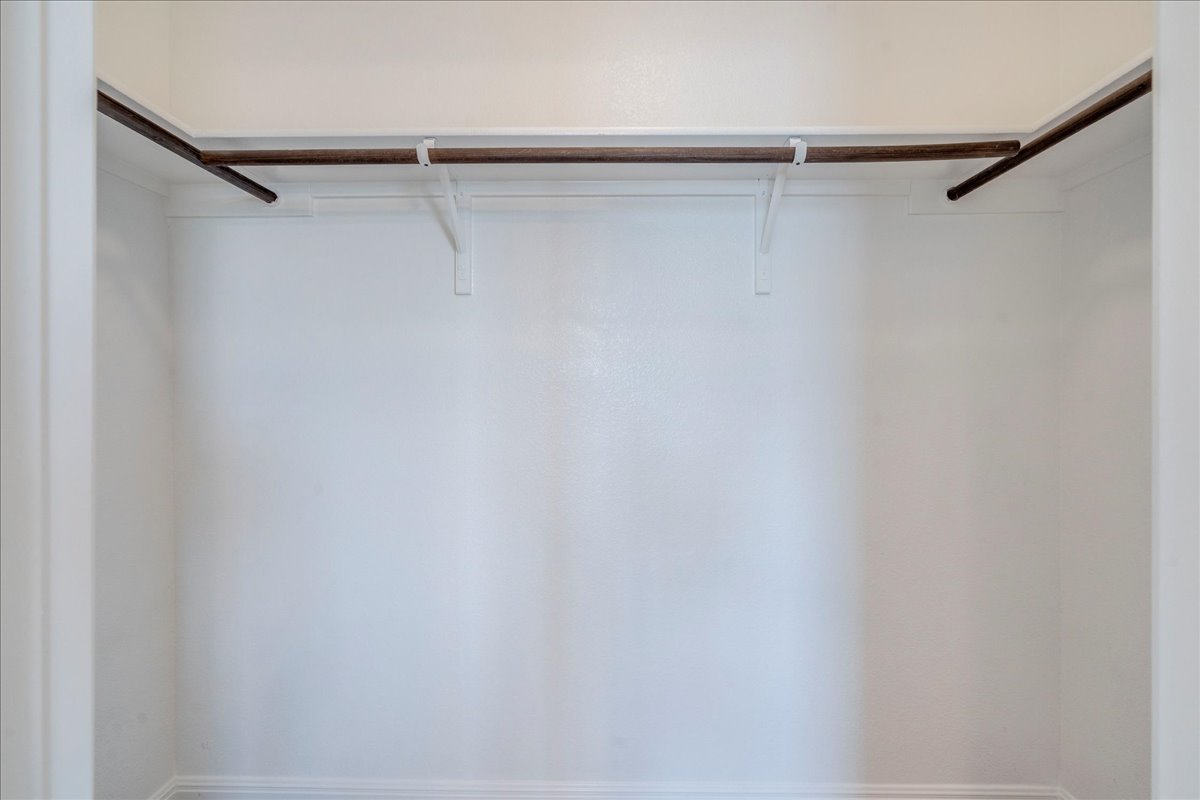 10317 Laurie Lane Austin, TX 78747 - Photo 16 of 35 View of walk in closet