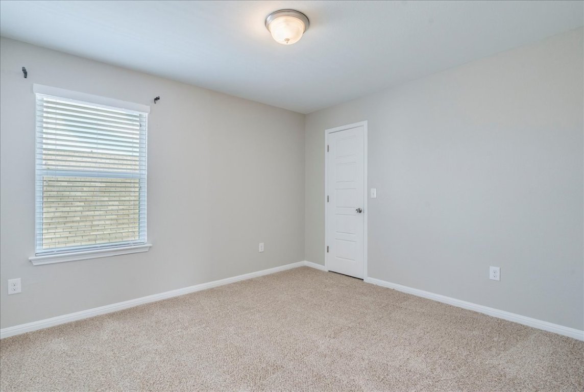 10317 Laurie Lane Austin, TX 78747 - Photo 20 of 35 an empty room with a window