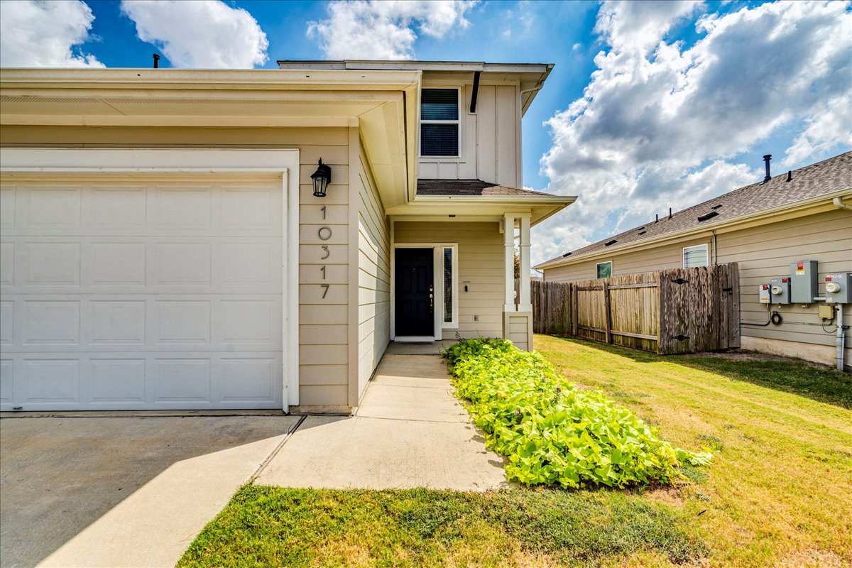 10317 Laurie Lane Austin, TX 78747 - Photo 9 of 35 Entrance to property