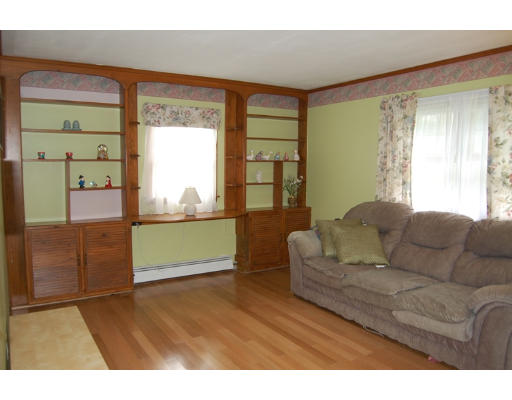 47 Romola Road Worcester, MA 01605 - Photo 3 of 15 Gallery Image 3