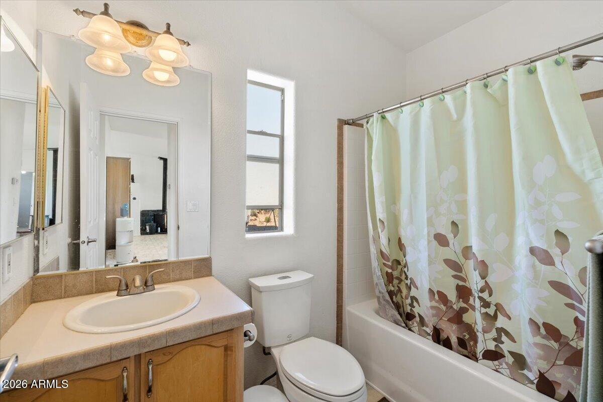 4580 Tagalong Trail Rimrock, AZ 86335 - Photo 21 of 37 Guest bath