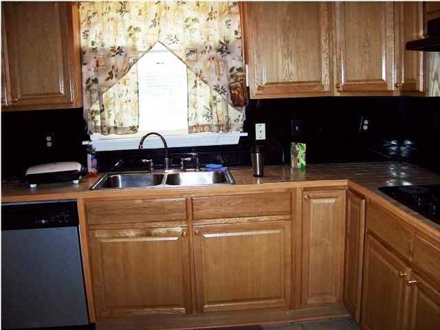8215 Delhi Road North Charleston, SC 29406 - Photo 4 of 11 4 kit2