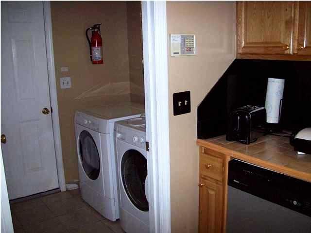8215 Delhi Road North Charleston, SC 29406 - Photo 5 of 11 5 laundry