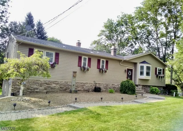 $599,999 | 3 Birchwood Drive, Vernon, NJ 07460