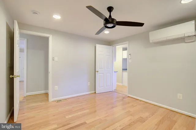 a view of empty room with ceiling fan