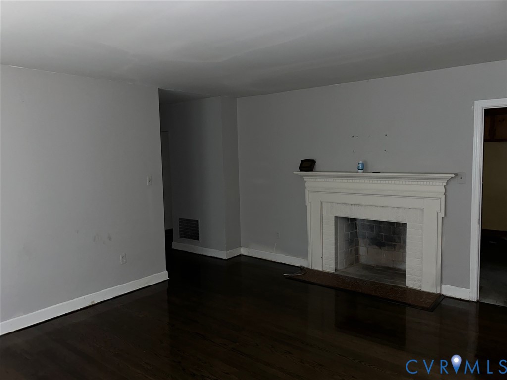 18722 Carson Road Dinwiddie, VA 23841 - Photo 6 of 10 a living room with a fireplace