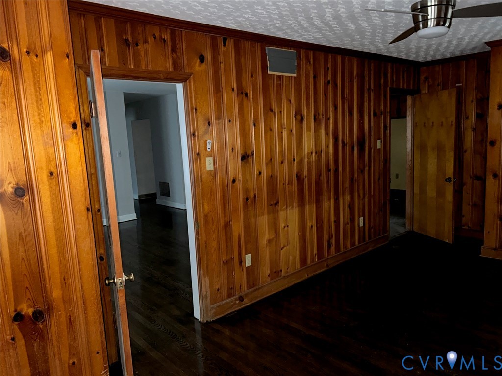 18722 Carson Road Dinwiddie, VA 23841 - Photo 8 of 10 a view of a elevator