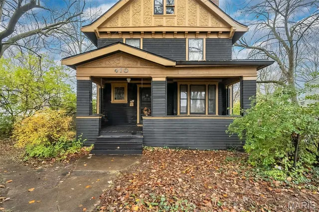 $550,000 | 410 West Argonne Drive, Kirkwood, MO 63122