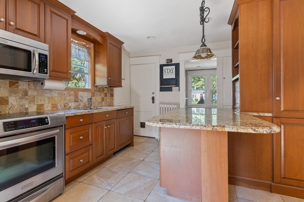 17 Fenimore Boulevard Springfield, MA 01108 - Photo 3 of 30