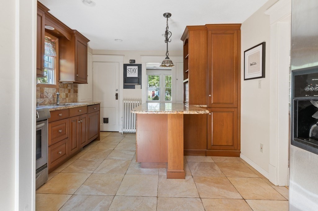17 Fenimore Boulevard Springfield, MA 01108 - Photo 4 of 30