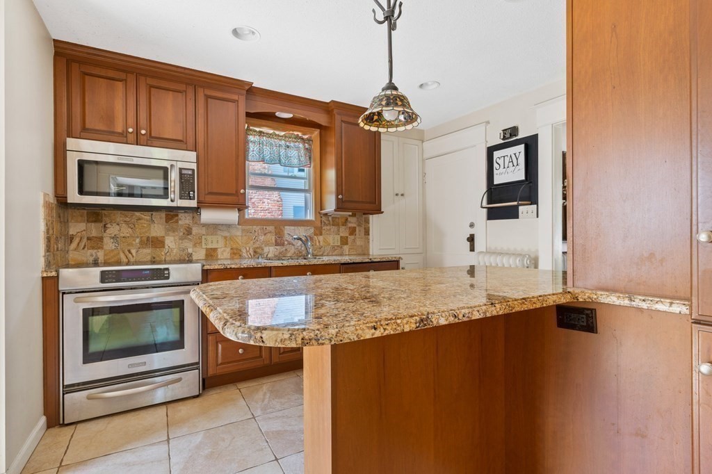 17 Fenimore Boulevard Springfield, MA 01108 - Photo 5 of 30