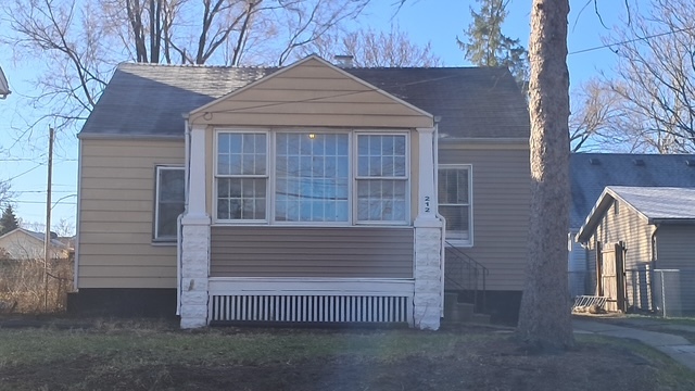 212 West Division Street Bloomington, IL 61701 - Photo 2 of 12 a front view of a house