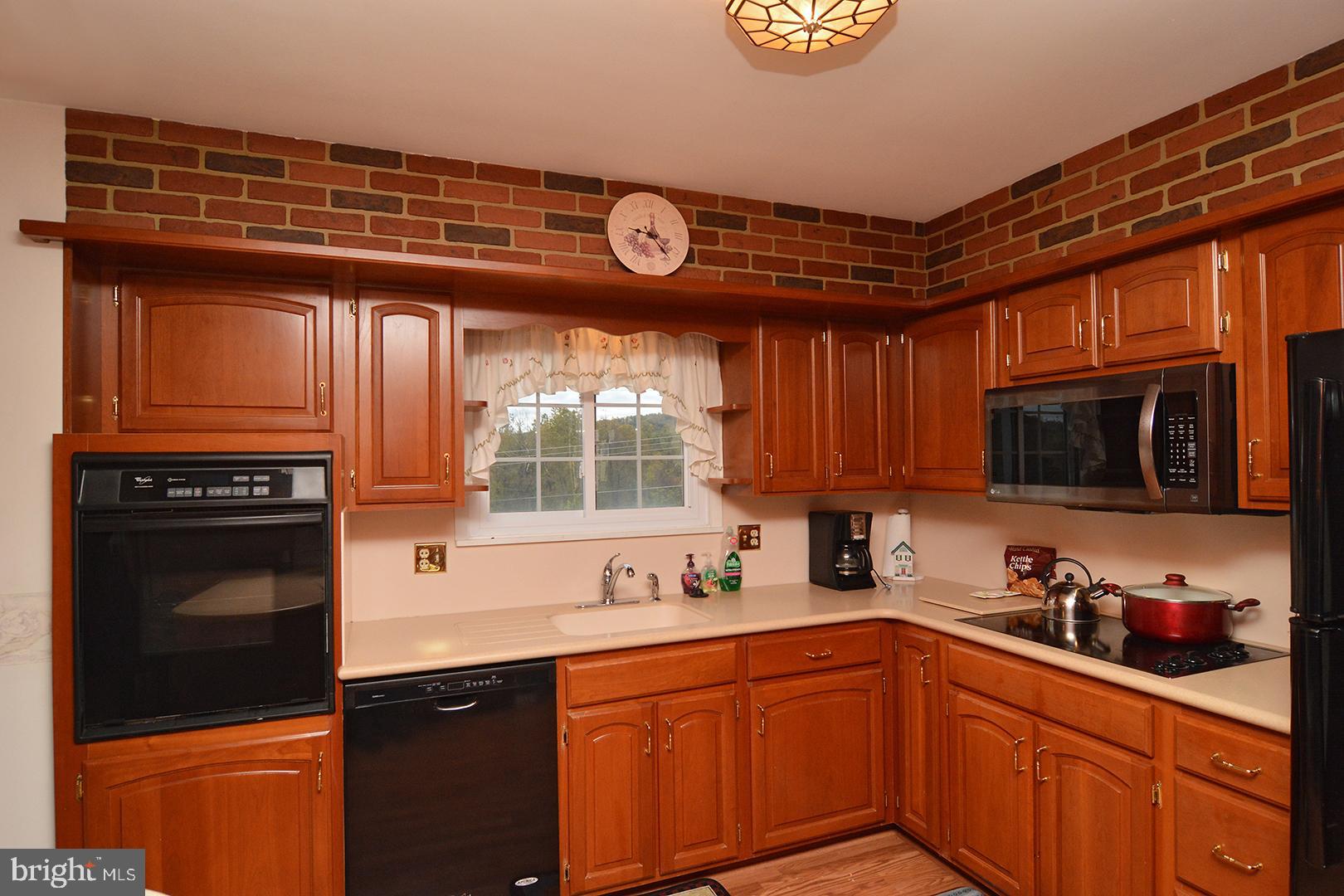 1526 Commonwealth Boulevard Reading, PA 19607 - Photo 13 of 36