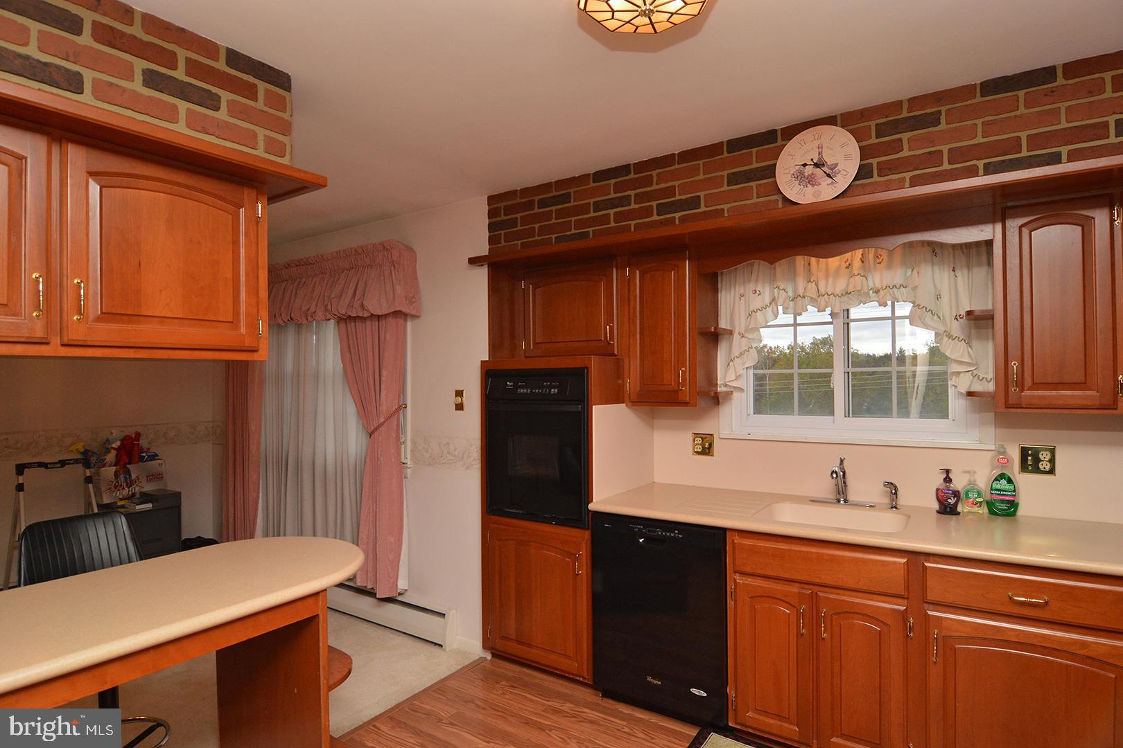 1526 Commonwealth Boulevard Reading, PA 19607 - Photo 14 of 36