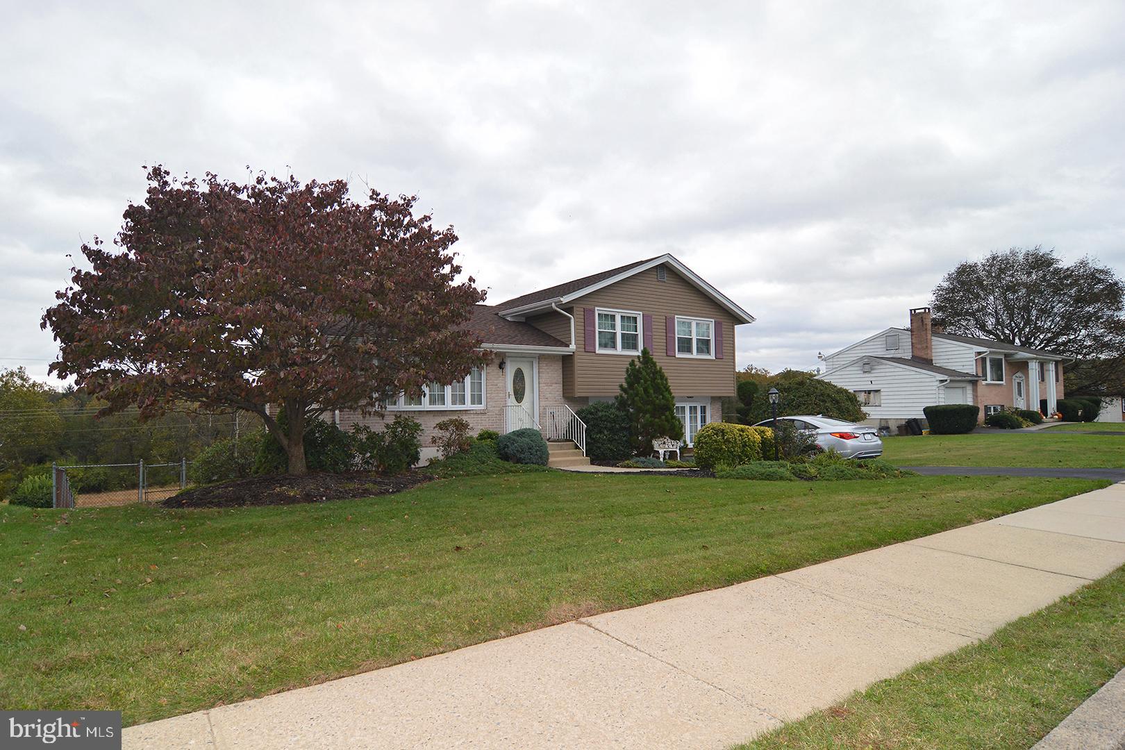1526 Commonwealth Boulevard Reading, PA 19607 - Photo 3 of 36