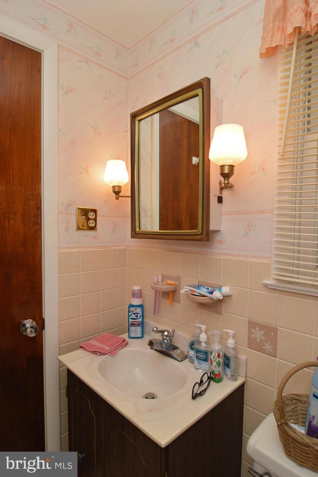 1526 Commonwealth Boulevard Reading, PA 19607 - Photo 26 of 36