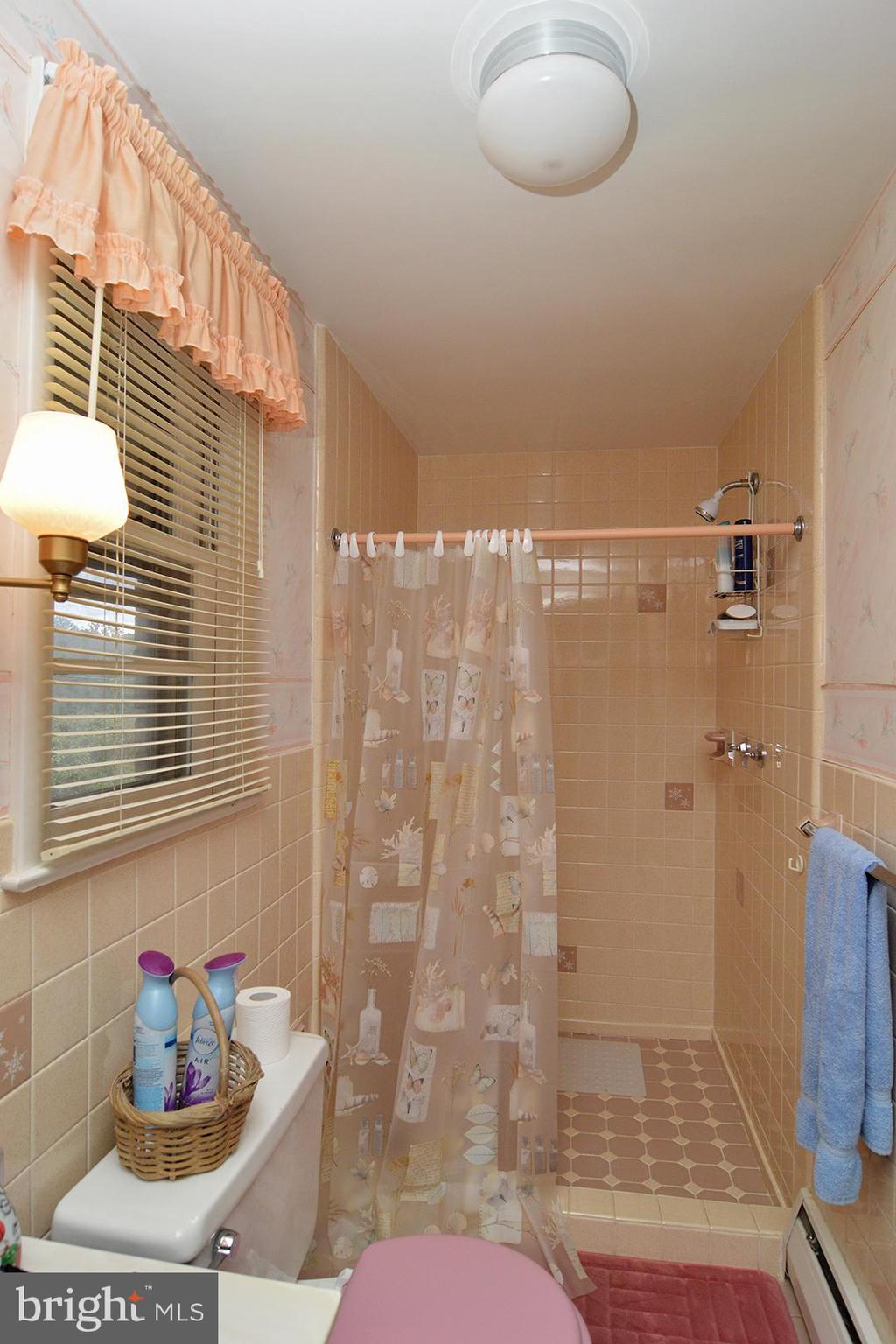 1526 Commonwealth Boulevard Reading, PA 19607 - Photo 27 of 36