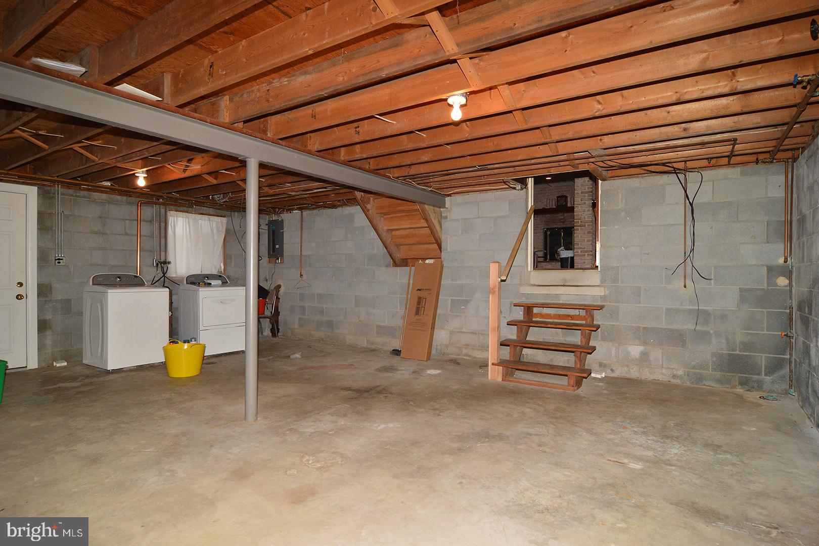 1526 Commonwealth Boulevard Reading, PA 19607 - Photo 29 of 36