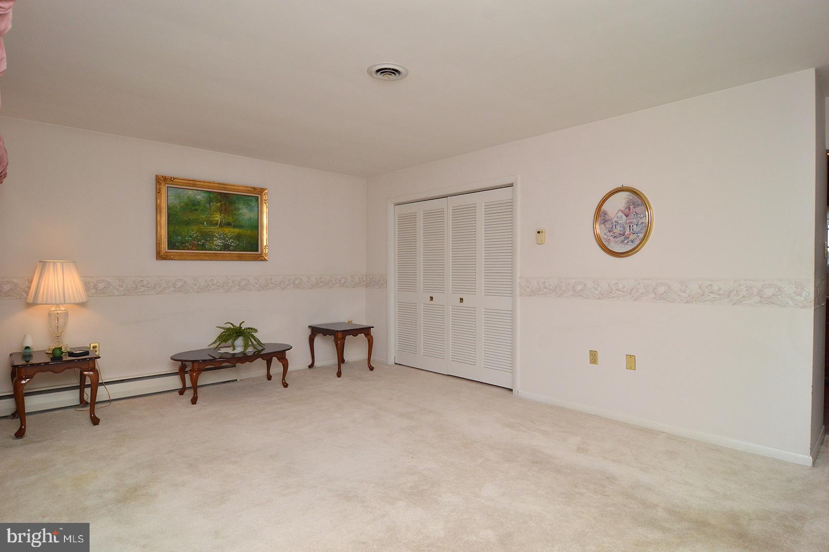 1526 Commonwealth Boulevard Reading, PA 19607 - Photo 5 of 36