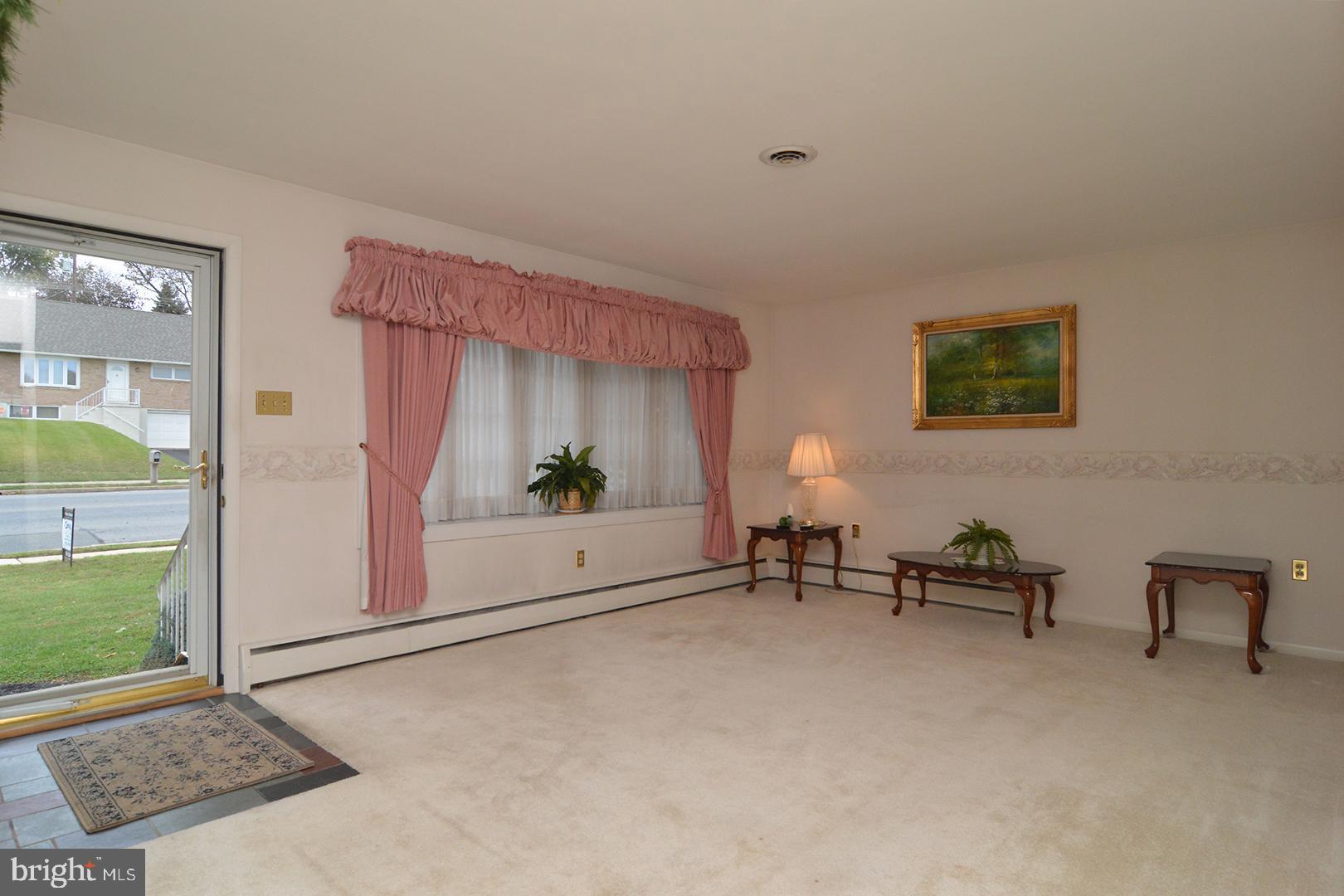1526 Commonwealth Boulevard Reading, PA 19607 - Photo 6 of 36
