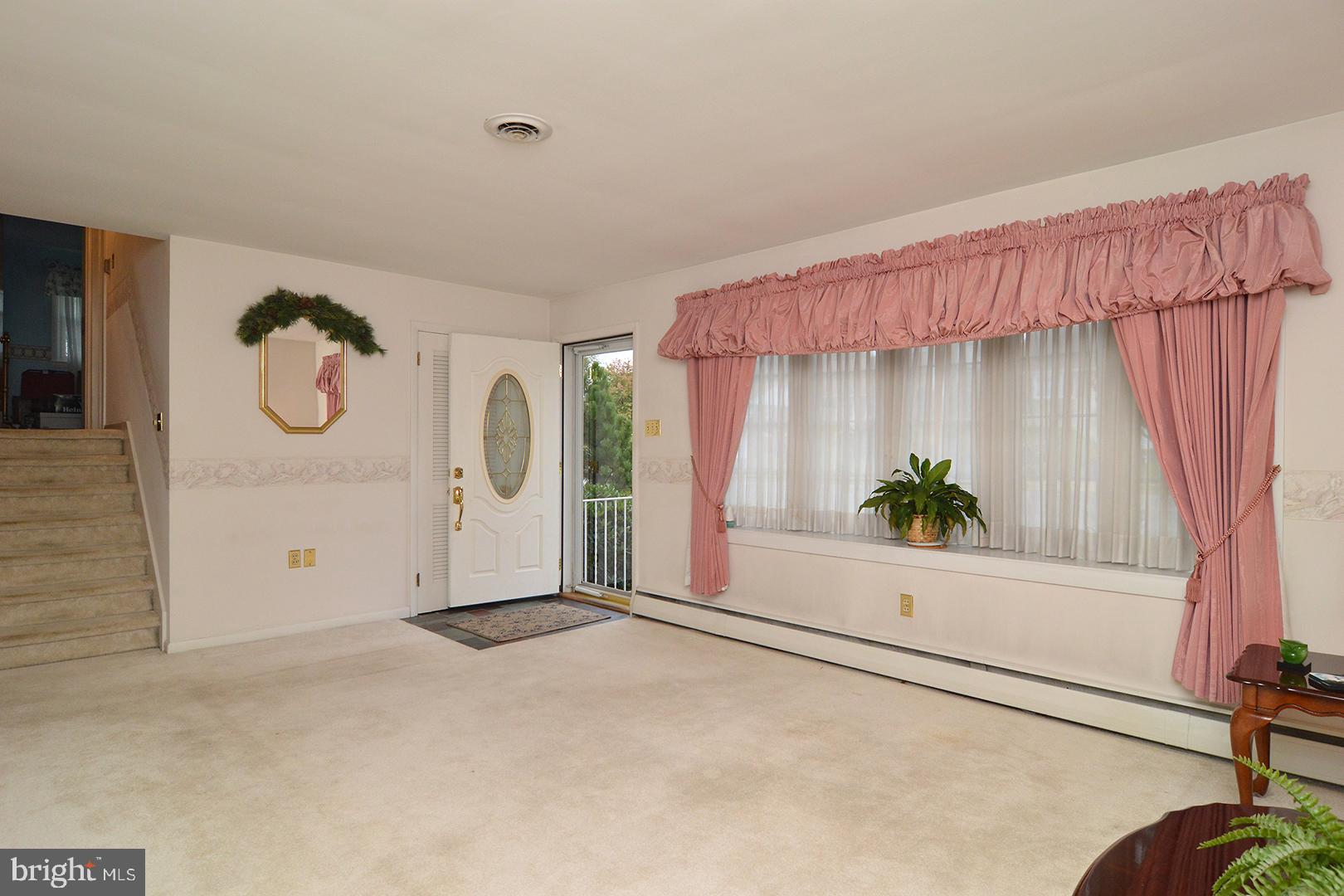 1526 Commonwealth Boulevard Reading, PA 19607 - Photo 7 of 36