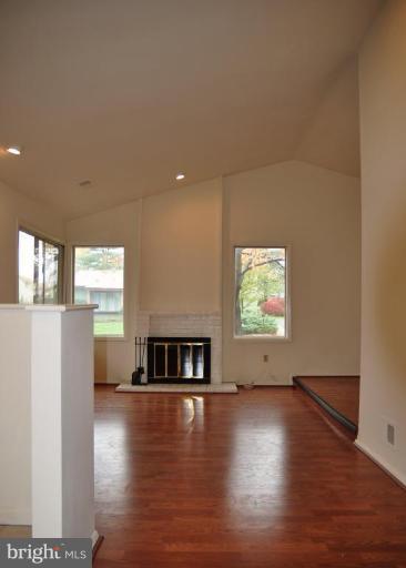 118 South Fox Road Sterling, VA 20164 - Photo 3 of 13 Living Room
