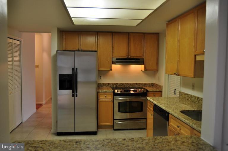 118 South Fox Road Sterling, VA 20164 - Photo 8 of 13 Kitchen