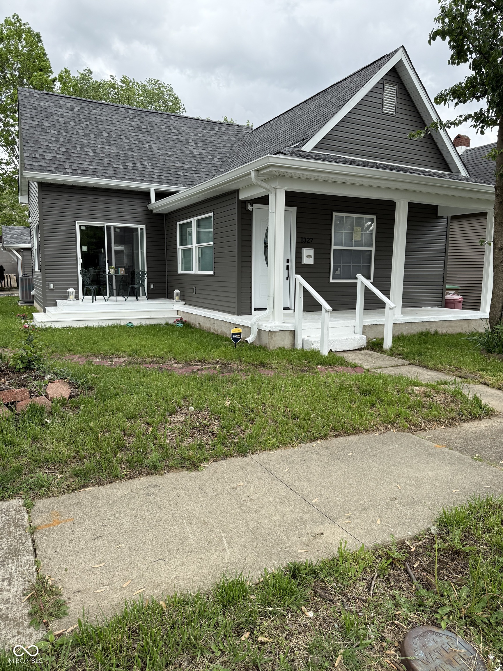 1327 Union Street Columbus, IN 47201 - Photo 1 of 31 Gallery Image 1