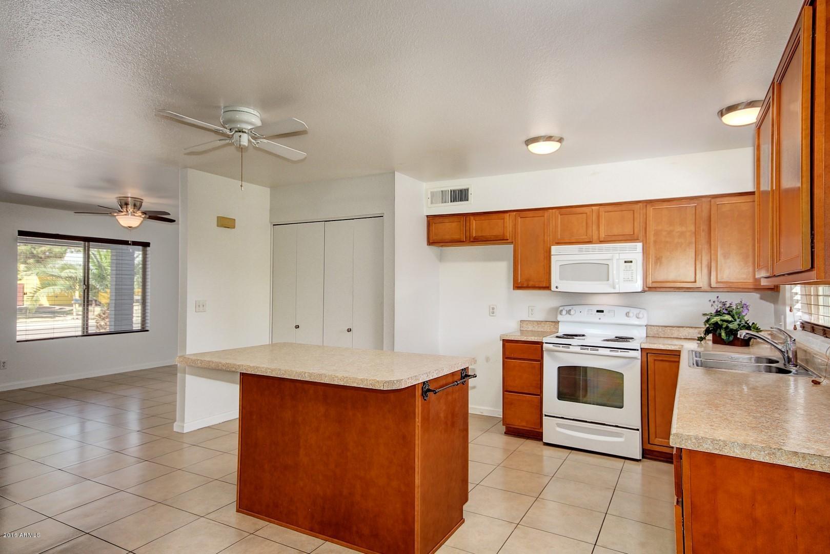 6413 West Hatcher Road Glendale, AZ 85302 - Photo 5 of 18 0007-Hatcher (7)