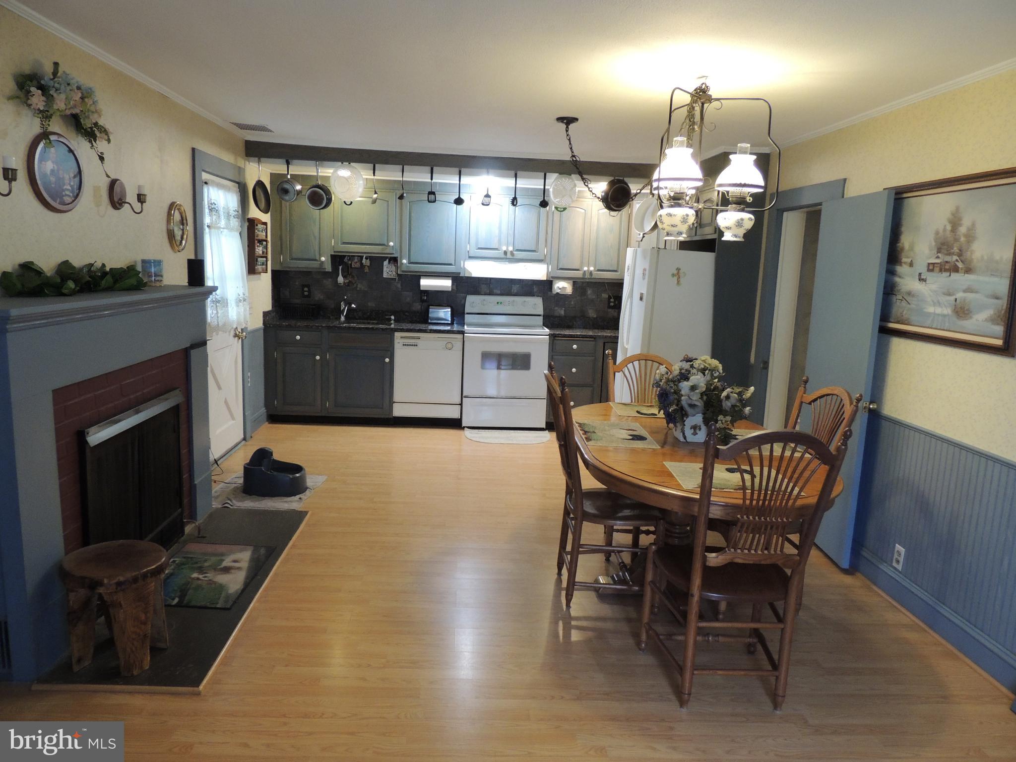 4142 Black Rock Road Hampstead, MD 21074 - Photo 4 of 61 Large kitchen / dining area