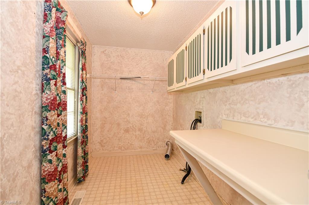 3837 Sandlewood Road High Point, NC 27265 - Photo 13 of 30 Gallery Image 13