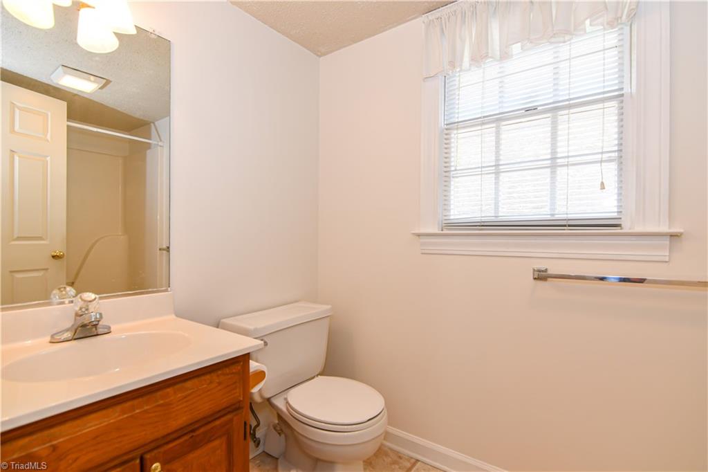 3837 Sandlewood Road High Point, NC 27265 - Photo 21 of 30 Gallery Image 21