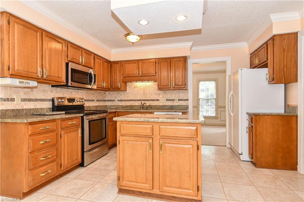 3837 Sandlewood Road High Point, NC 27265 - Photo 7 of 30 Gallery Image 7