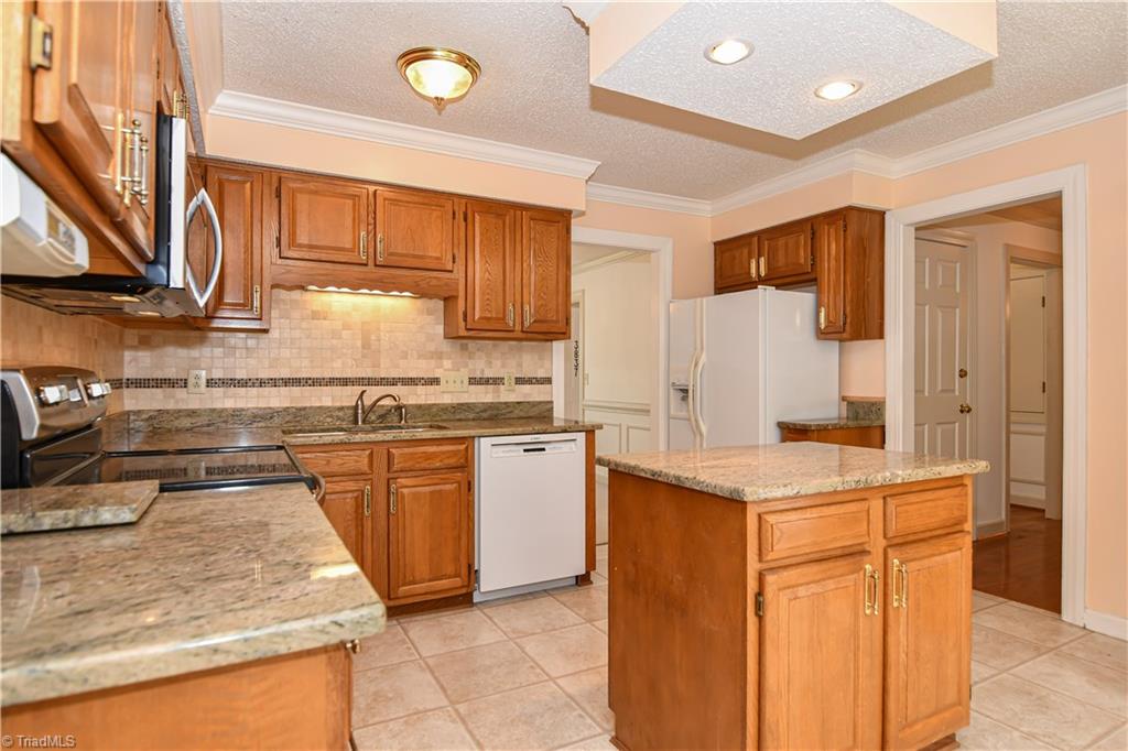 3837 Sandlewood Road High Point, NC 27265 - Photo 8 of 30 Gallery Image 8