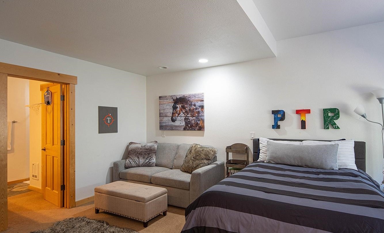 10191 Martis Valley Road, Unit B Truckee, CA 96161 - Photo 15 of 19