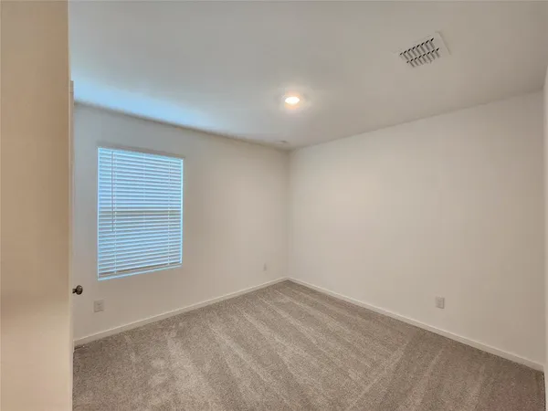 $1,800 | 1043 Birkdale Drive, Ennis, TX 75119