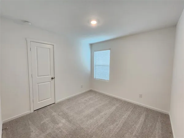 $1,800 | 1043 Birkdale Drive, Ennis, TX 75119
